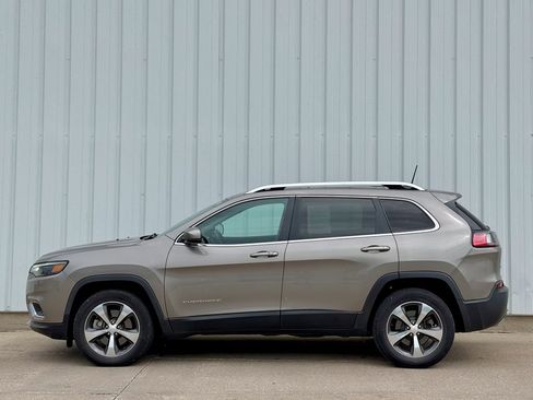Used 2019 Jeep Cherokee Limited AWD/4WD image 3