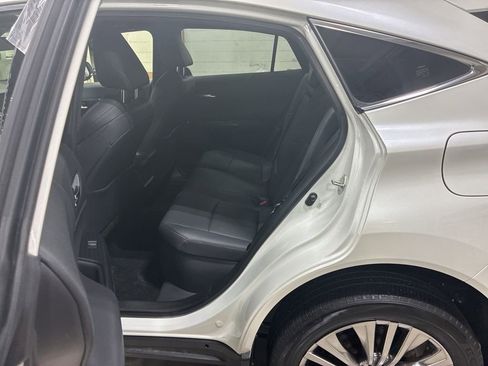 Used 2022 Toyota Venza XLE image 19