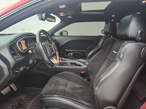 Used 2015 Dodge Challenger SRT RWD image 20