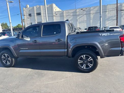 Used 2018 Toyota Tacoma TRD Sport w/ Technology Package RWD image 7