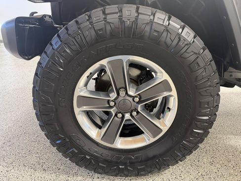 Used 2020 Jeep Wrangler Unlimited Sahara AWD/4WD image 9