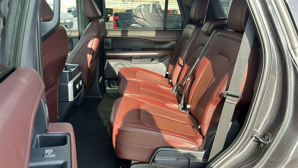 Used 2024 Ford Expedition Limited AWD/4WD image 28