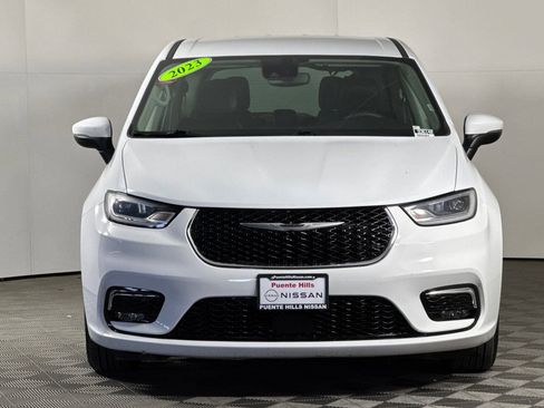 Used 2023 Chrysler Pacifica Touring-L FWD image 6