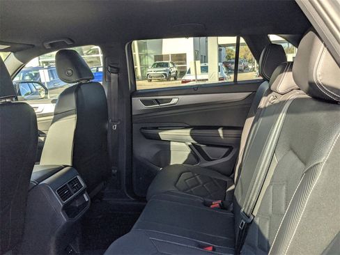 Certified 2025 Volkswagen Atlas Cross Sport SE image 8