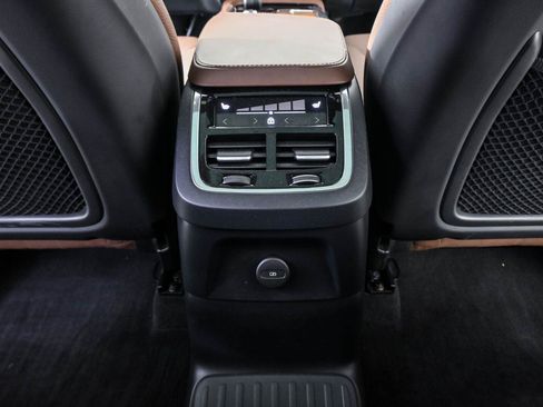 Used 2024 Volvo XC90 T8 Plus w/ Protection Package Premier AWD/4WD image 17