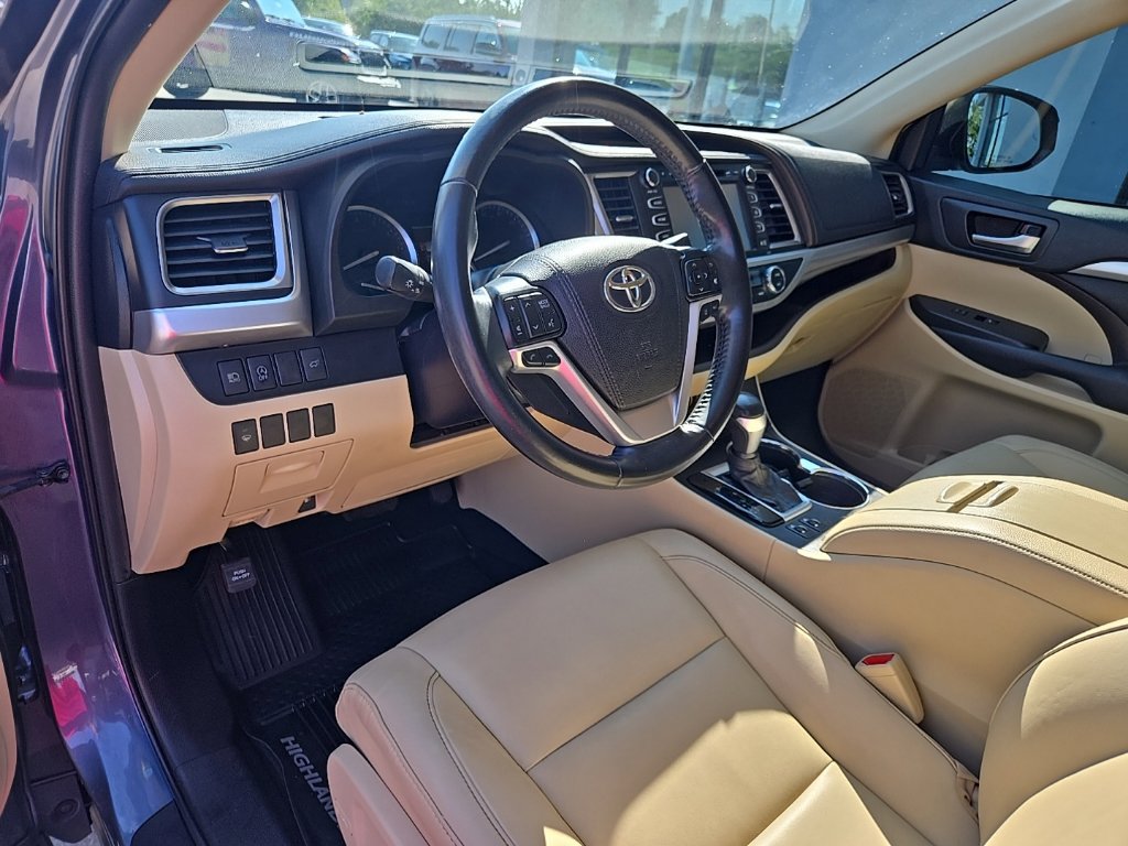 Used 2019 Toyota Highlander XLE FWD image 34
