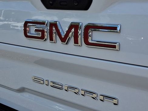 Used 2025 GMC Sierra 2500 AT4 image 33
