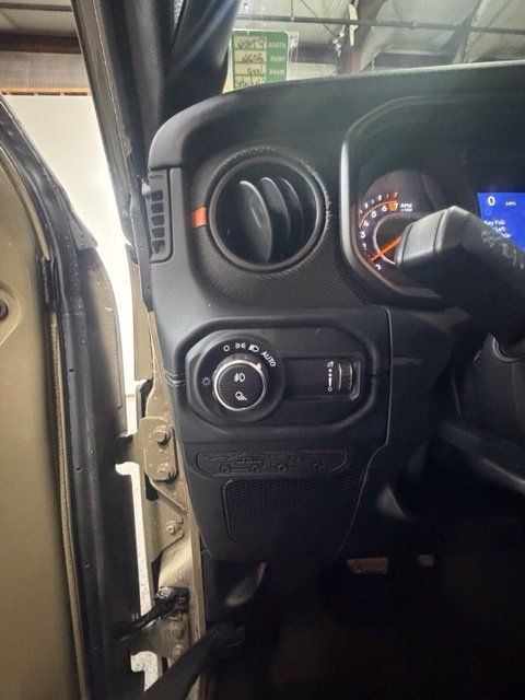 Used 2026 Jeep Gladiator Mojave AWD/4WD image 21