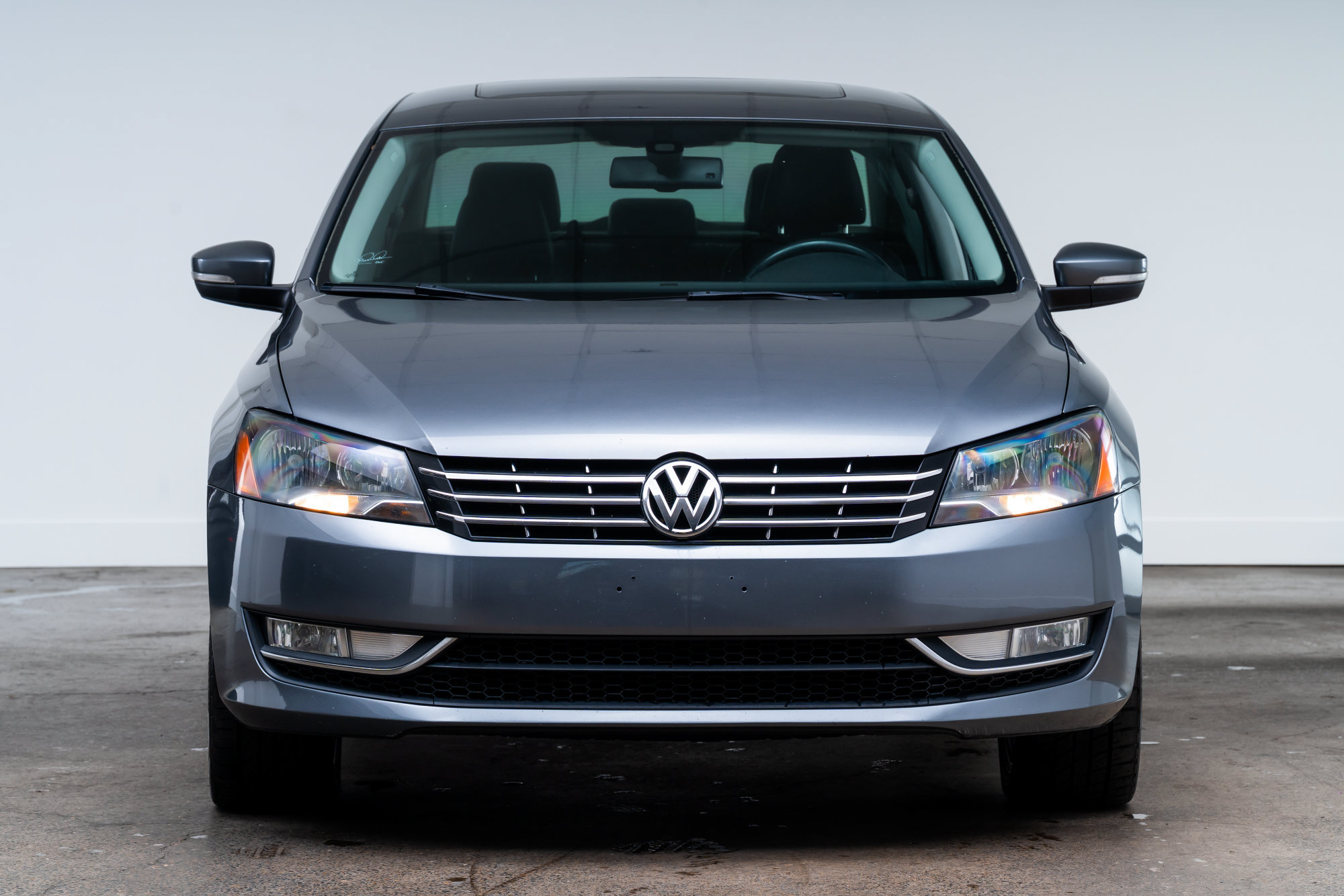 Used 2014 Volkswagen Passat TDI SEL Premium FWD image 2