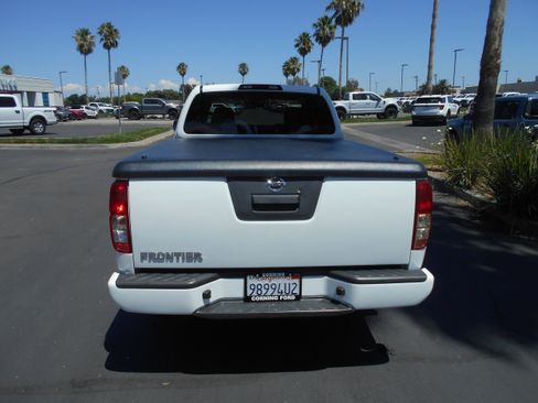 Used 2019 Nissan Frontier S RWD image 4
