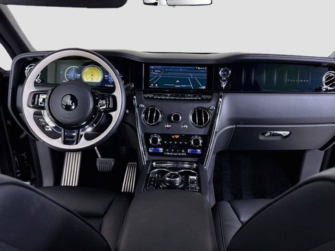 Used 2025 Rolls-Royce Cullinan AWD/4WD image 31