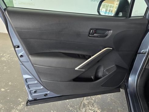 Used 2025 Toyota Corolla Cross LE FWD image 22