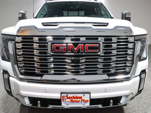 Used 2024 GMC Sierra 2500 Denali w/ Denali Reserve Package image 4