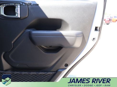 Used 2023 Jeep Wrangler Unlimited AWD/4WD image 11