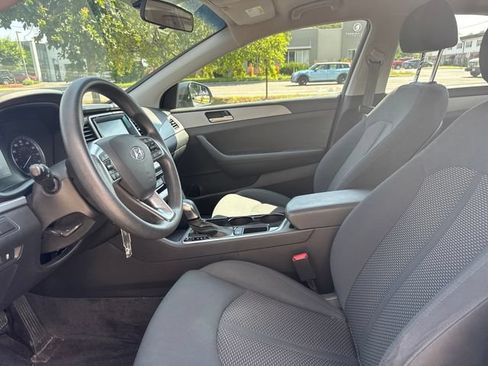 Used 2019 Hyundai Sonata SE w/ Cargo Package FWD image 13