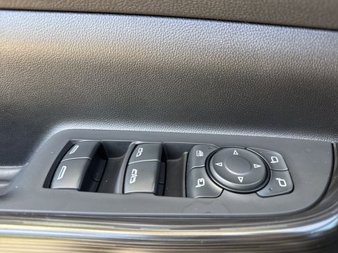Used 2022 GMC Acadia SLT w/ Elevation Edition FWD image 15