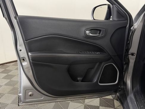Used 2018 Jeep Compass Latitude w/ Popular Equipment Group AWD/4WD image 14