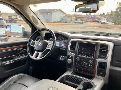 Used 2018 RAM 1500 Laramie image 34