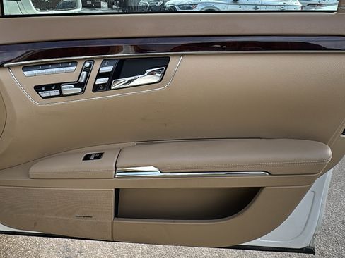Used 2013 Mercedes-Benz S 550 image 30