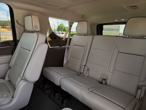 Used 2023 GMC Yukon XL Denali image 10