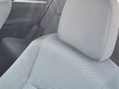 Used 2019 Toyota Highlander LE image 23