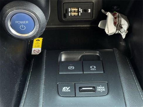 Used 2022 Toyota Venza LE image 19