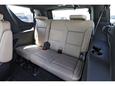 Used 2022 Chevrolet Tahoe Premier w/ Premium Package RWD image 13