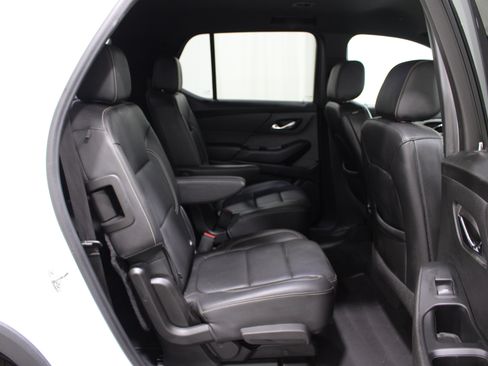 Used 2022 Chevrolet Traverse LT FWD image 25
