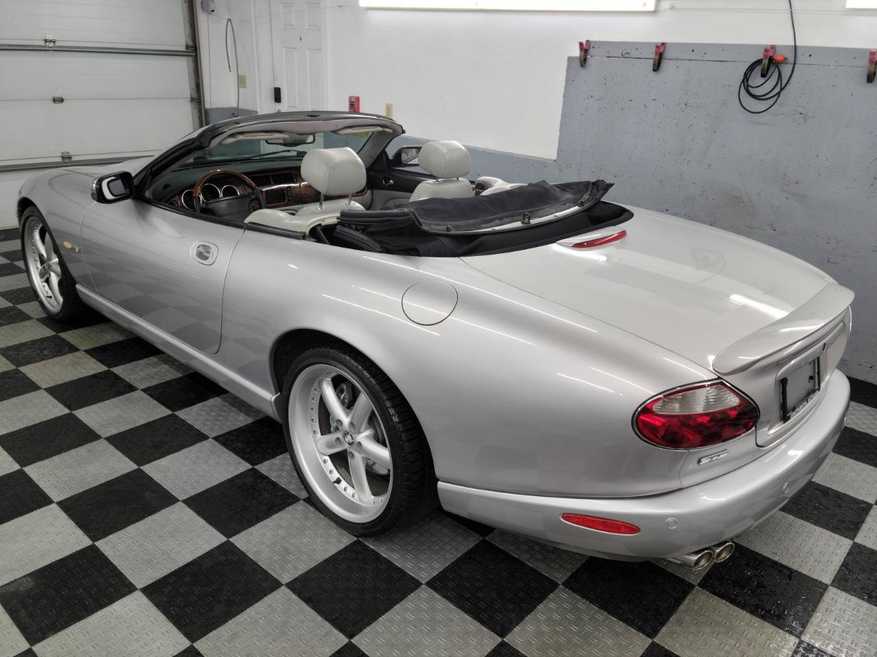 Used 2005 Jaguar XK8 Convertible RWD image 3