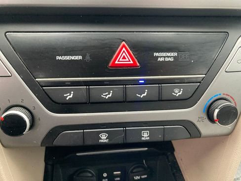 Used 2017 Hyundai Elantra SE w/ Cargo Package image 26