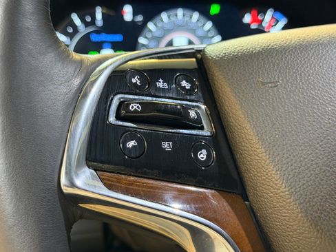 Used 2020 Cadillac Escalade ESV Premium Luxury AWD/4WD image 16