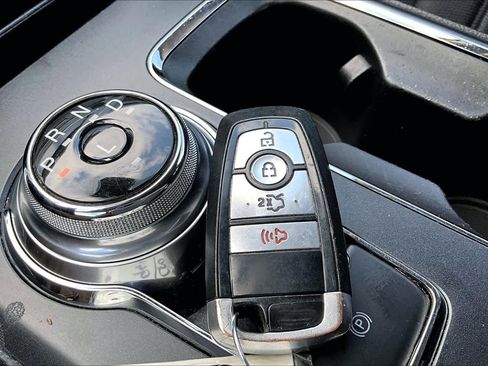 Used 2020 Ford Fusion SE image 15