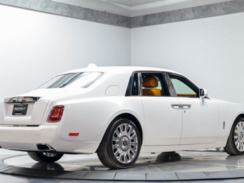 Used 2022 Rolls-Royce Phantom Sedan w/ The Phantom Package RWD image 18