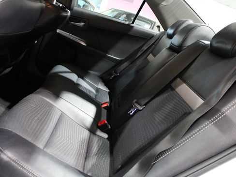 Used 2014 Toyota Camry SE image 16