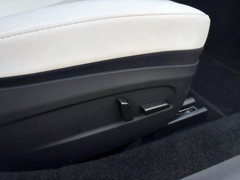 Used 2025 Tesla Model 3 Long Range AWD/4WD image 30