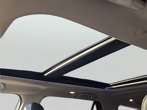 Used 2024 Honda Pilot Touring image 15