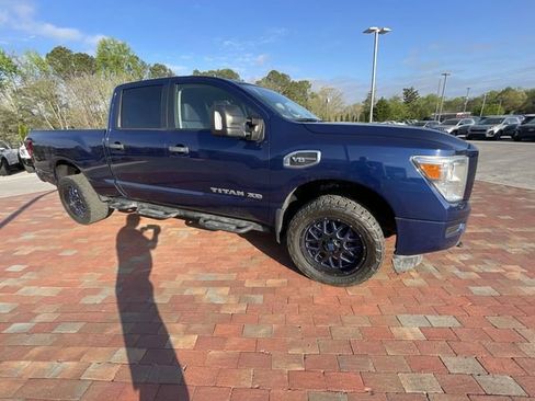 Used 2022 Nissan Titan SV image 23