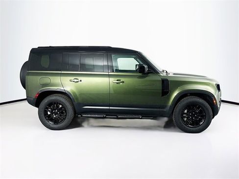 New 2026 Land Rover Defender 110 S image 4