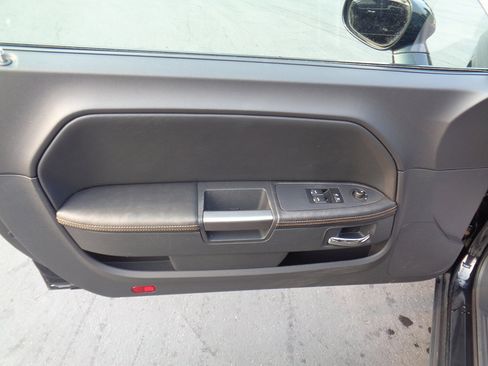 Used 2014 Dodge Challenger SXT image 16