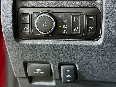 New 2026 Ford F250 Lariat w/ Black Appearance Package image 27