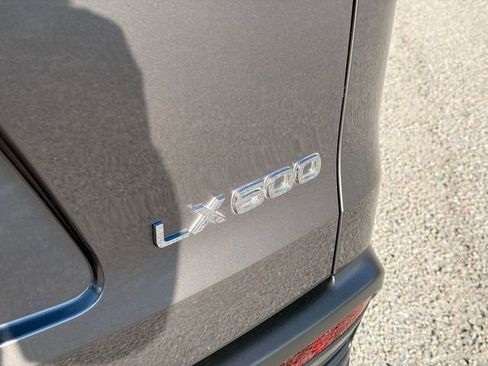 Used 2023 Lexus LX 600 4WD w/ Luxury Package image 11