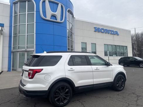 Used 2018 Ford Explorer XLT w/ Equipment Group 202A image 15