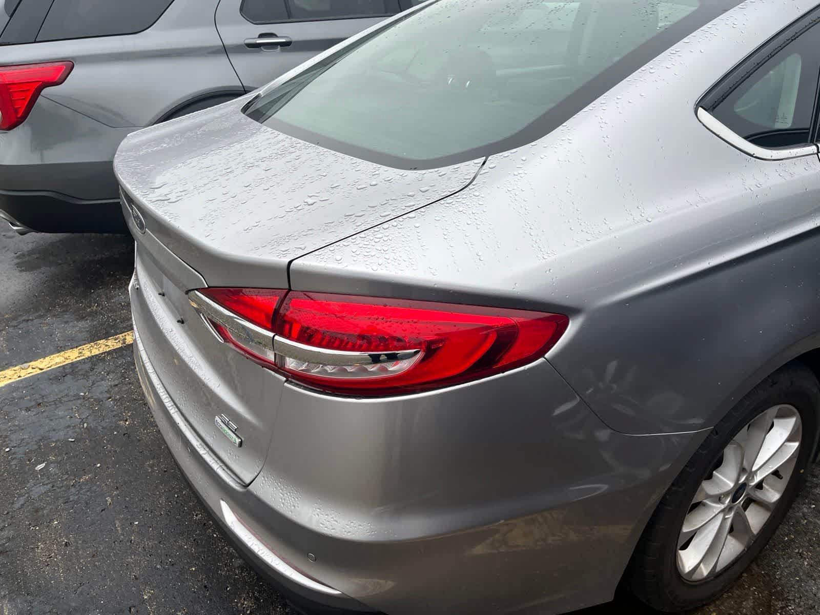 Used 2020 Ford Fusion SE FWD image 13