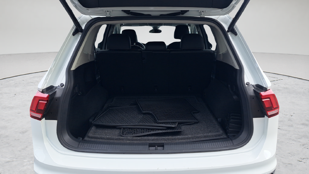 Used 2022 Volkswagen Tiguan SE AWD/4WD image 9
