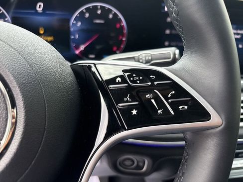 Used 2025 Mercedes-Benz GLS 450 4MATIC image 29