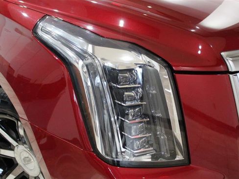 Used 2015 Cadillac Escalade Luxury AWD/4WD image 10