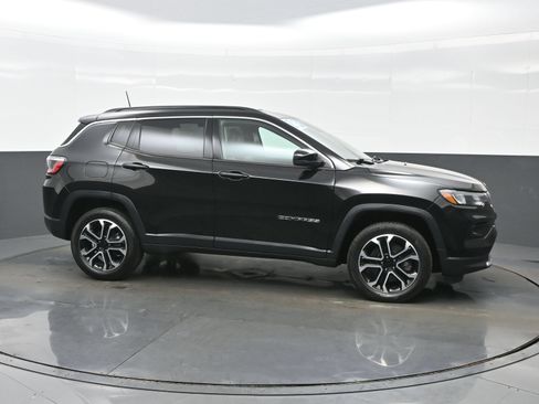 Used 2023 Jeep Compass Limited AWD/4WD image 10