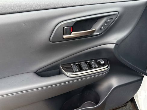 Used 2025 Toyota Crown Signia w/ Advanced Technology Package image 15