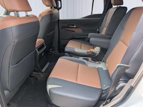 Used 2026 Lexus GX 550 w/ Accessory Package (2T) AWD/4WD image 17