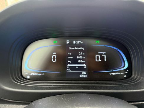 Used 2024 Hyundai Venue SEL image 14